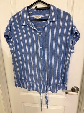 Jachs Girlfriend Blue & White Striped Button-Up Shirt